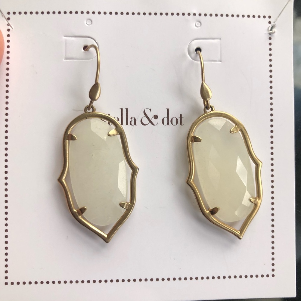Chandelier earrings in matte gold